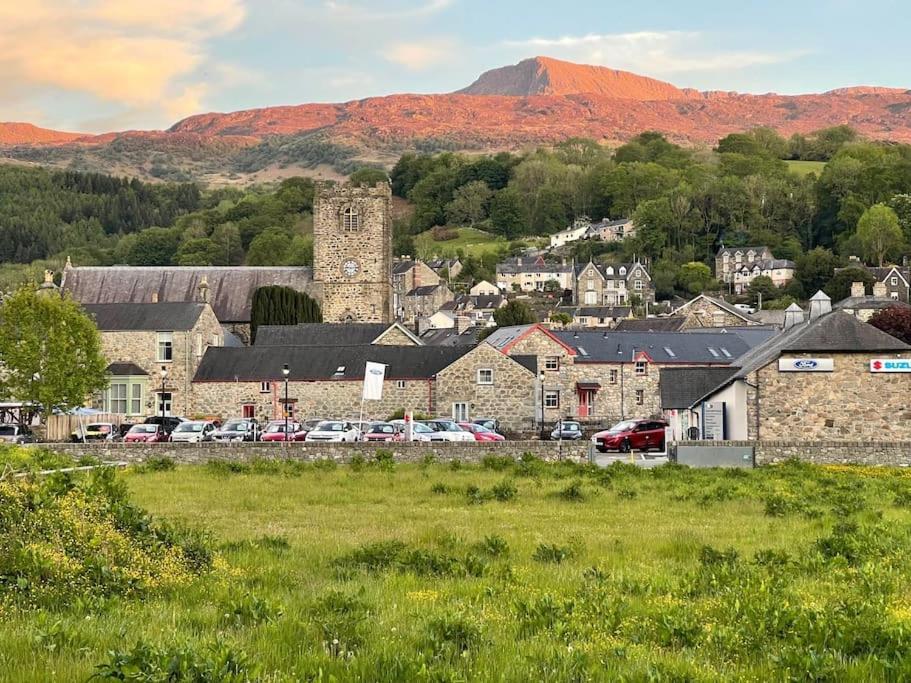 Villa Character Townhouse In Town Centre & Superb Views Dolgellau Exterior foto